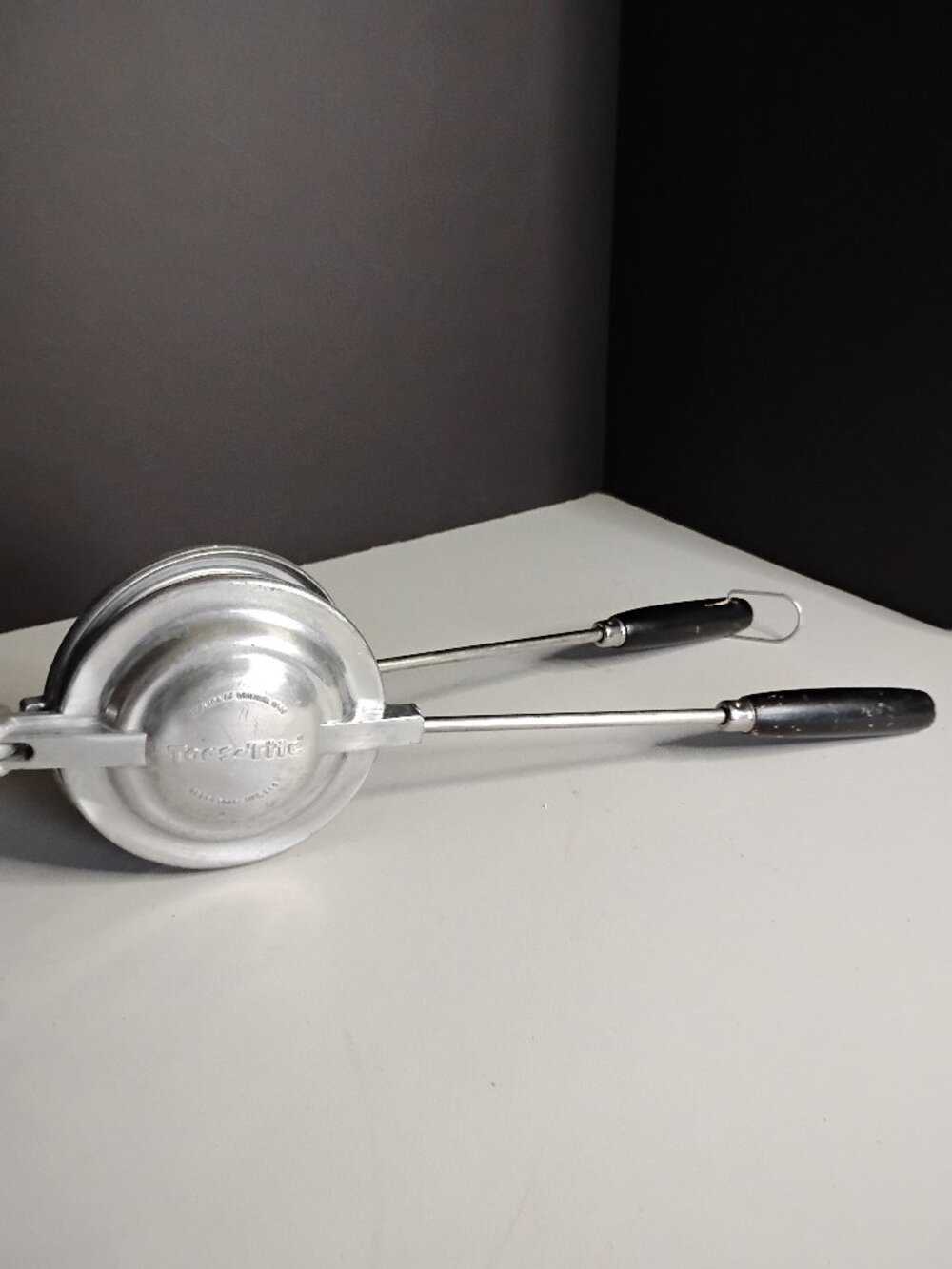Toas-Tite Original Long Handled Sandwich / Pie Grill Camping Hand Toaster Vintag